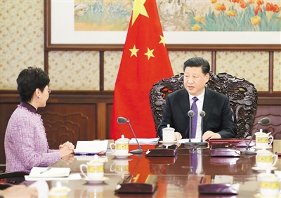 12月17日,国家主席习近平在中南海会见来京述职的香港特别行政区行政长官林郑月娥。 12月17日,国家主席习近平在中南海会见来京述职的香港特别行政区行政长官林郑月娥。